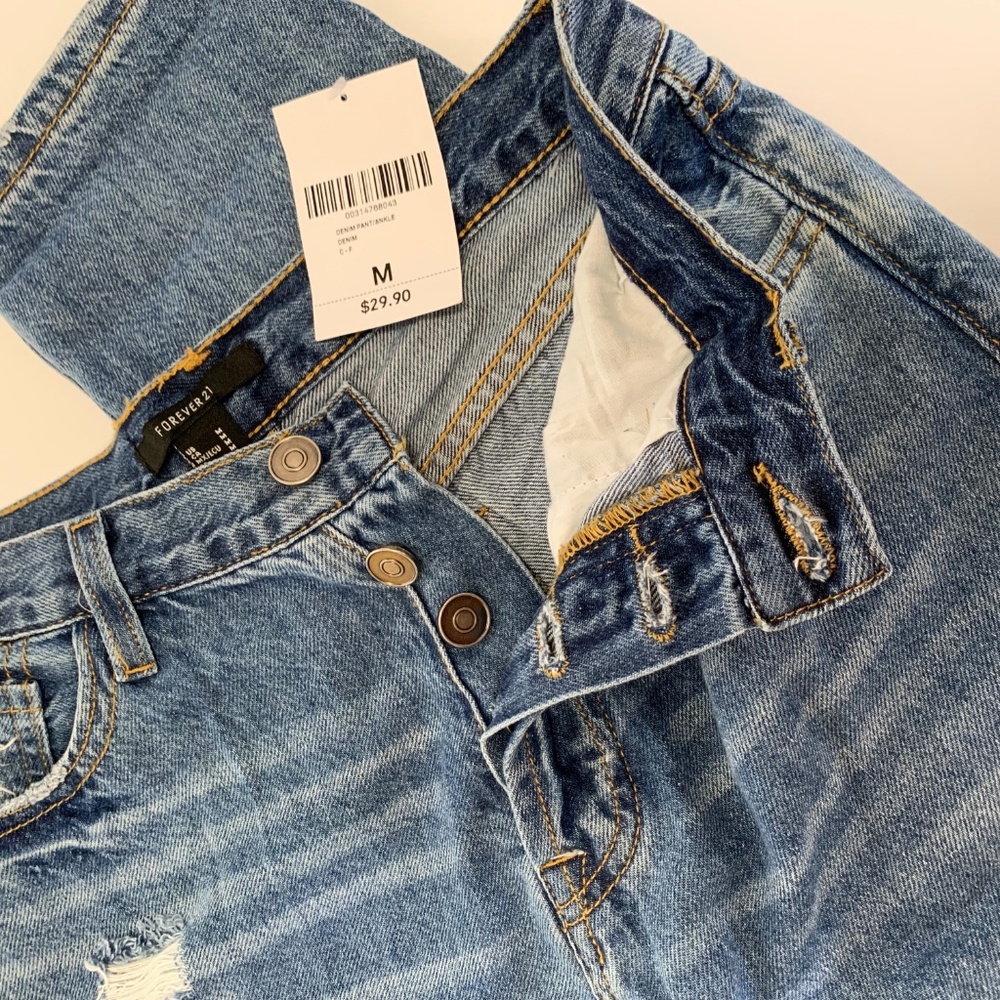 Forever 21 High-Rise Distressed Jeans - Picture 5 of 7